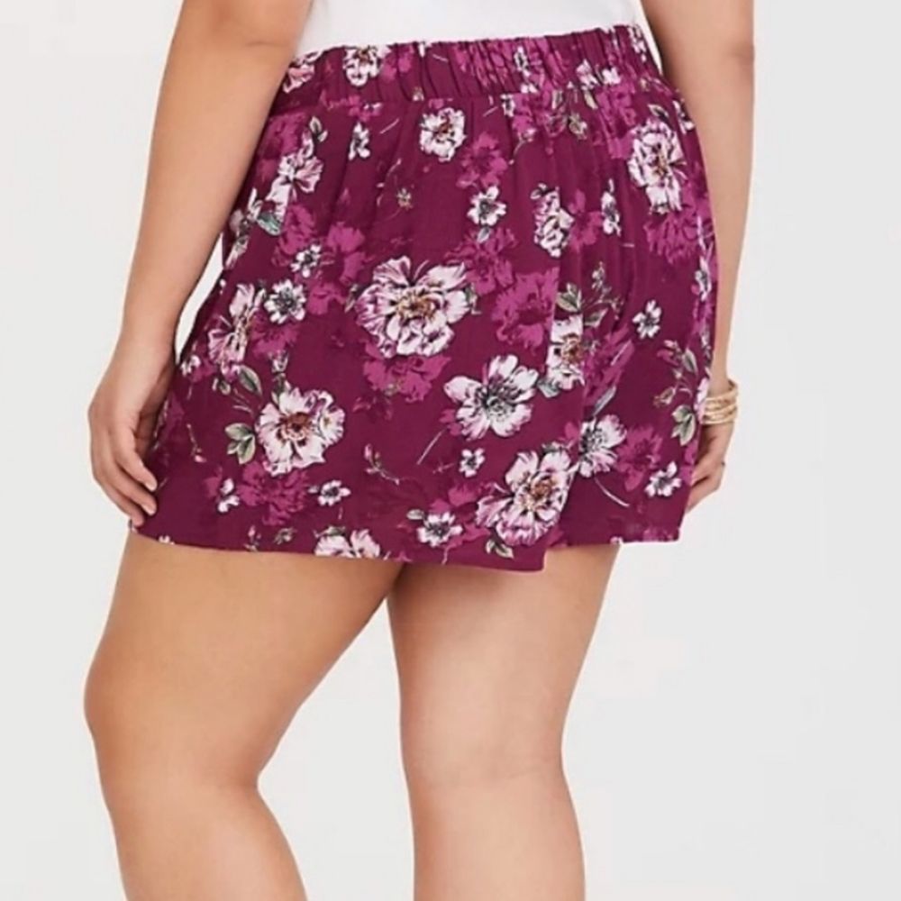 Torrid Maroon Floral Shorts Plus Size 3 - Picture 2 of 6